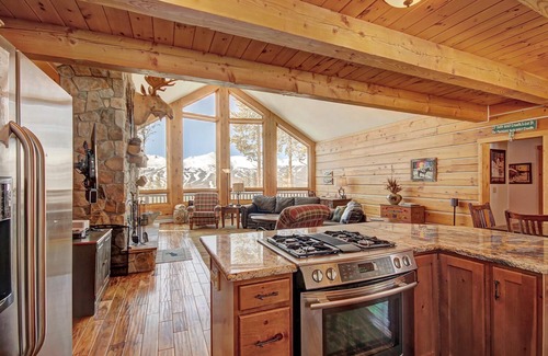 Breckenridge Cabin | Cozy Cabin in Breck: Hot Tub, Panoramic Views & 10/10 Score