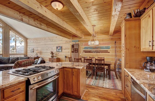 Breckenridge Cabin | Cozy Cabin in Breck: Hot Tub, Panoramic Views & 10/10 Score