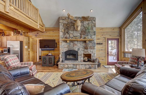 Breckenridge Cabin | Cozy Cabin in Breck: Hot Tub, Panoramic Views & 10/10 Score