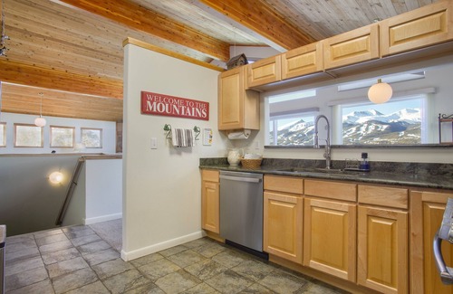 Huron Heights House | Unforgettable Views and Top Amenities in Breck!