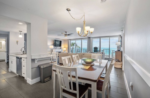 Holiday Isle Condo | Scenic Waterfront Retreat with Pool & Hot Tub in Destin