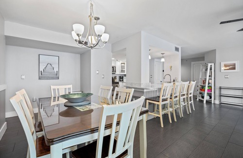 Holiday Isle Condo | Scenic Waterfront Retreat with Pool & Hot Tub in Destin