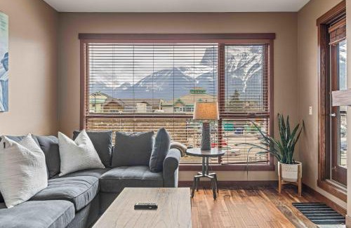 Town Centre House | Stunning Views of Canmore - 2 Bedroom Retreat for Families