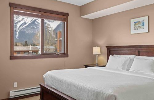 Town Centre House | Stunning Views of Canmore - 2 Bedroom Retreat for Families