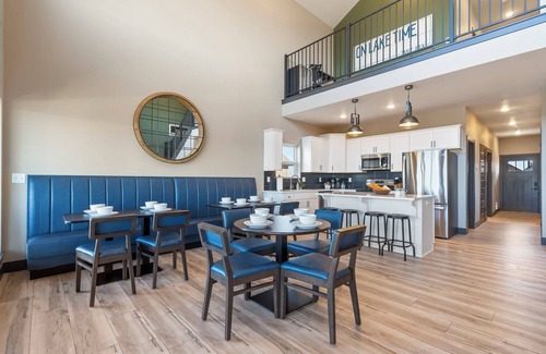 Kimberling City House | Unforgettable Lake Views with Hot Tub and Arcade Fun!
