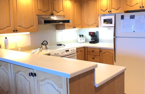 Southwest Harbor Condo | Scenic Waterfront Condo with Pool & Ocean Views