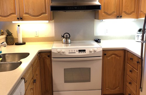 Southwest Harbor Condo | Scenic Waterfront Condo with Pool & Ocean Views