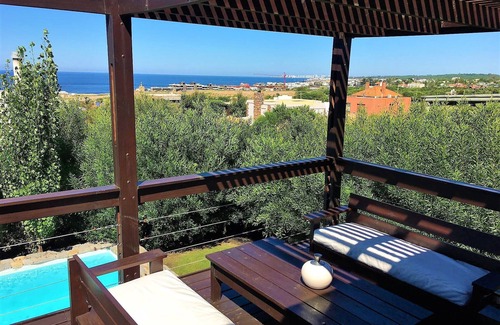 El Chorro House | Top-Rated Villa in Manantiales with Oceanfront Pool