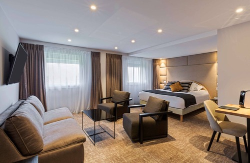 Fresnes-les-Montauban Hotel | Relax at Best Western L' Aquarium Arras Nord with Pool & Spa