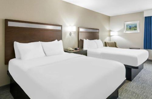 Abilene Hotel | Inviting Best Western Abilene Inn & Suites with Pool Access