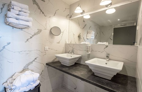 Saumur Hotel | Family-Friendly Best Western Adagio with Pool & Breakfast