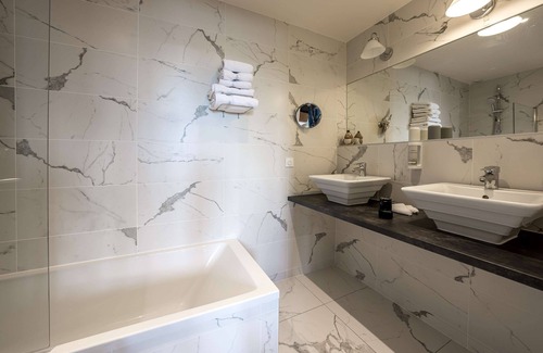 Saumur Hotel | Family-Friendly Best Western Adagio with Pool & Breakfast