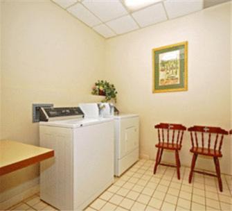 Brook Park Hotel | Comfortable Stay at Best Western Airport Inn & Suites