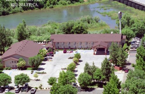 Red Bluff Hotel | Pet-Friendly Best Western Antelope Inn & Suites with Pool