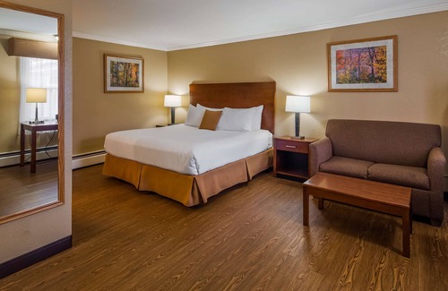 Bennington House | Discover Best Western Bennington - King Bed & Pool Access