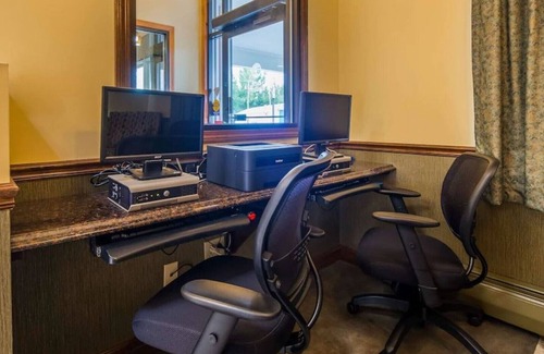 Bennington House | Relax at Best Western Bennington with Pool & Breakfast
