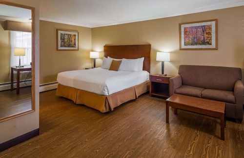 Bennington House | Guest Rated: Best Western Bennington with Pool & Breakfast