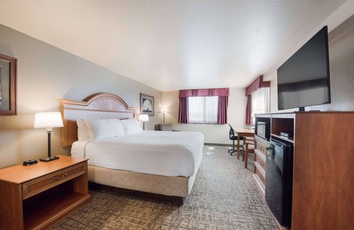 Homer Hotel | Discover Best Western Bidarka Inn with Pool and Spa