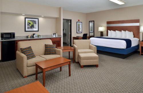 Neosho Hotel | Premier Stay at Best Western Big Spring Lodge with Ocean Views