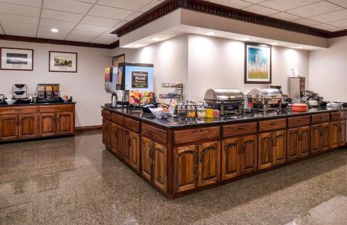 Neosho Hotel | Premier Stay at Best Western Big Spring Lodge with Ocean Views