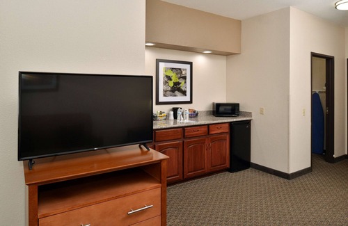 Neosho Hotel | Family-Friendly Getaway at Best Western Big Spring Lodge