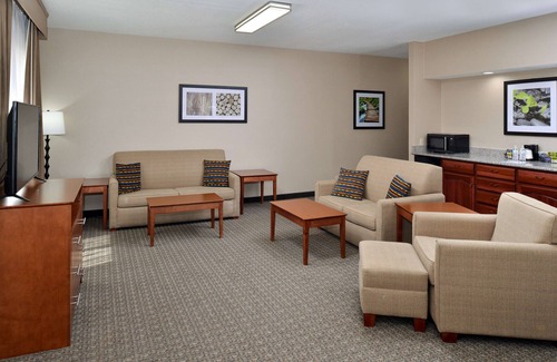 Neosho Hotel | Family-Friendly Getaway at Best Western Big Spring Lodge