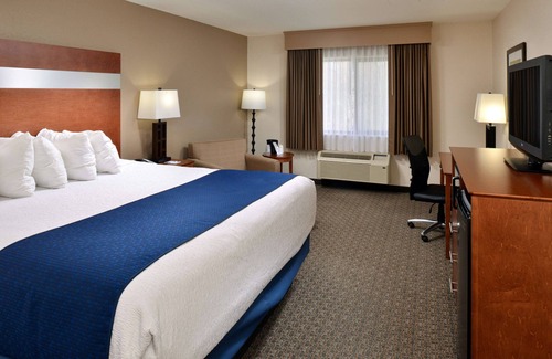 Neosho Hotel | Family-Friendly Getaway at Best Western Big Spring Lodge