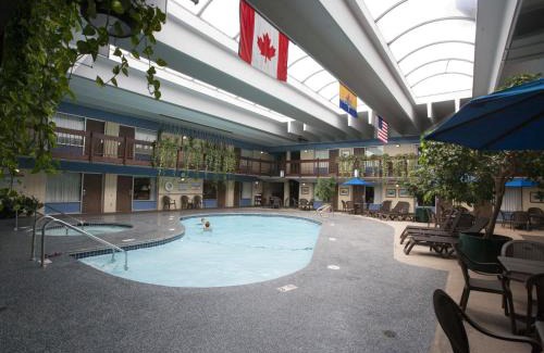 Superior Hotel | Pet-Friendly Best Western Bridgeview Hotel with Oceanfront Pool