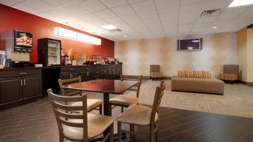 Carlisle Hotel | Discover Best Western Carlisle: Pet-Friendly with Pool