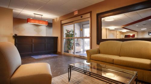 Carlisle Hotel | Discover Best Western Carlisle: Pet-Friendly with Pool