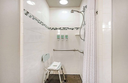 Altaville Hotel | Discover Best Western Cedar Inn & Suites with Pool and Spa