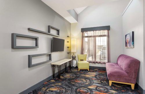 Chambersburg Hotel | Pet-Friendly Stay at Best Western Chambersburg with Pool