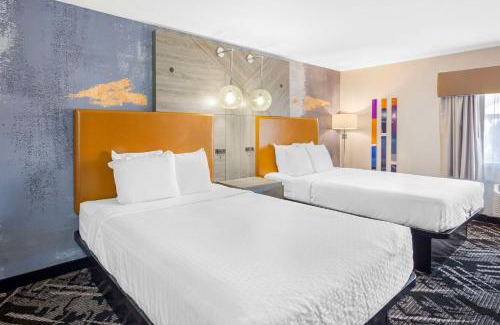Chambersburg Hotel | Pet-Friendly Stay at Best Western Chambersburg with Pool