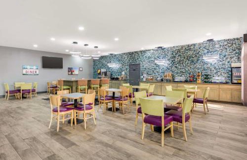 Chambersburg Hotel | Pet-Friendly Stay at Best Western Chambersburg with Pool