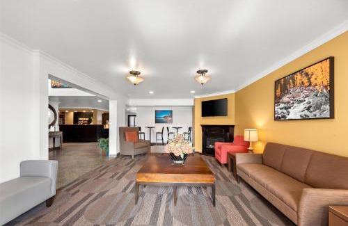 Wenatchee Hotel | Welcoming Best Western Chieftain Inn with Oceanfront Pool
