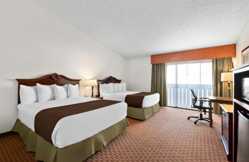 Wenatchee Hotel | Welcoming Best Western Chieftain Inn with Oceanfront Pool