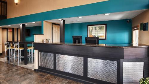 Conway Hotel | Pet-Friendly Retreat at Best Western Conway with Ocean Views