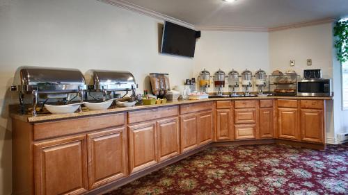 Mendenhall Valley Hotel | Inviting Stay at Best Western Country Lane Inn with Breakfast
