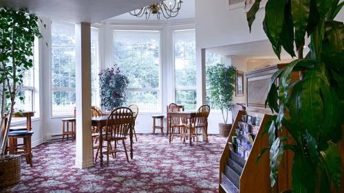 Mendenhall Valley Hotel | Inviting Stay at Best Western Country Lane Inn with Breakfast