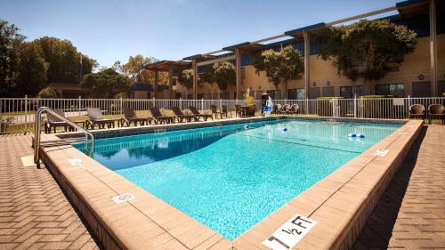 De Funiak Springs Hotel | Pet-Friendly Getaway at Best Western Crossroads Inn