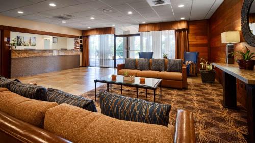 De Funiak Springs Hotel | Pet-Friendly Getaway at Best Western Crossroads Inn