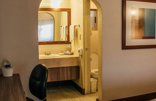 Cuauhtemoc Hotel | Cozy Stay at Best Western Cumbres Inn with Spa & Dining