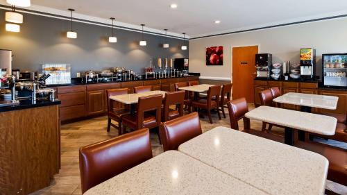 Denton Hotel | Budget-Friendly Best Western Denton Inn with Pool Access