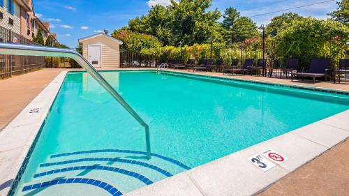 Denton Hotel | Budget-Friendly Best Western Denton Inn with Pool Access