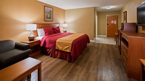 Denton Hotel | Budget-Friendly Best Western Denton Inn with Pool Access