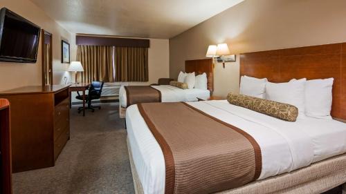 Ehrenberg Hotel | Pet-Friendly Best Western Desert Oasis with Ocean Views