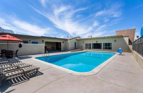 Barstow Hotel | Pet-Friendly Stays at Best Western Desert Villa Inn