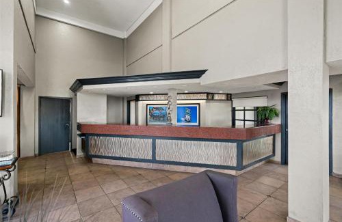 Barstow Hotel | Pet-Friendly Stays at Best Western Desert Villa Inn