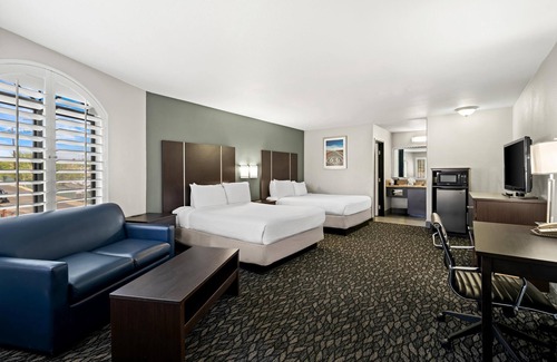 Barstow Hotel | Comfortable Stay at Best Western Desert Villa Inn with Pool