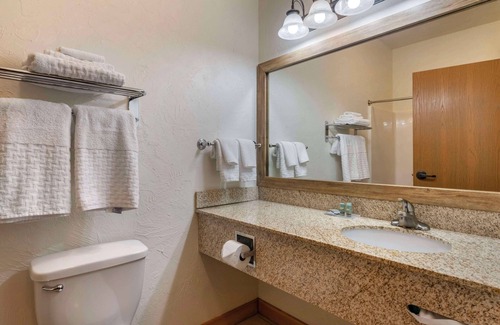 Hulett Hotel | Top-Rated Getaway at Best Western Devils Tower Inn